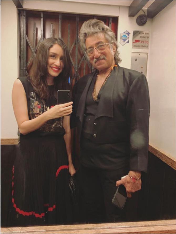 Shakti Kapoor and Shraddha Kapoor: Shraddha Kapoor often shares candid videos, selfies and childhood pictures with her father Shakti Kapoor. Mostly known for playing negative characters in films like Himmatwala and Hero, the Andaz Apna Apna actor is also popular for his comic skills. Though Shakti ji is also called 'Dakku Daddy' of Bollywood (thanks to the IshQ Bector track), his daughter Shraddha Kapoor calls him 'superhero' and 'Bapu' lovingly.