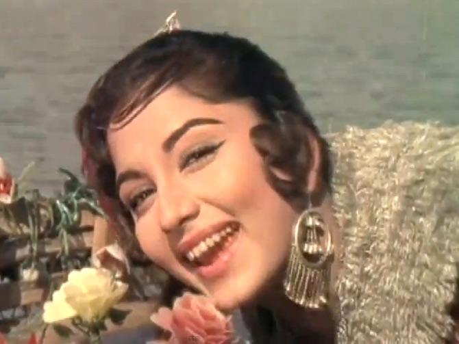 Sadhana was the only child and her mother home-schooled her until she was eight. In 1955 she played a chorus girl in the song 'Mur mur ke na dekh mur mur ke' in Raj Kapoor's Shree 420. She made her full-fledged film debut in the first-ever Sindhi film Abana.