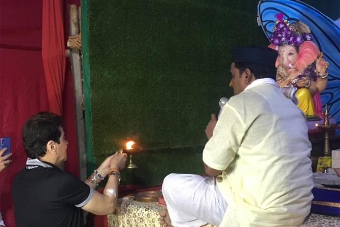 Before moving into their new house in Juhu, Mumbai, senior actor Jeetendra lived in Girgaon's Shyam Sadan Building. The actor is a living example of how one should never forget one's roots. Even after ages of moving to the suburbs, Jeetendra continues to visit Girgaon and performs the first aarti.