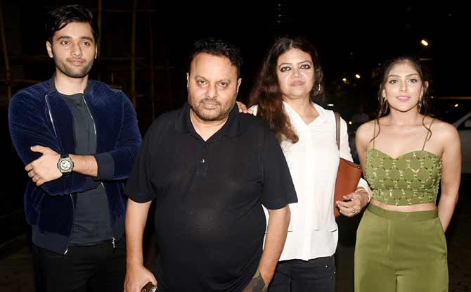 Gadar director Anil Sharma also attended the special screening of Pal Pal Dil Ke Paas with his family.
