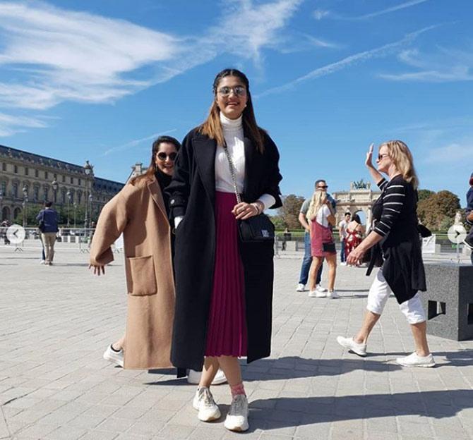 Anam Mirza captioned the pictures, 'All I wanted was a #OOTD picture. Swipe right to see how it was ruined.'