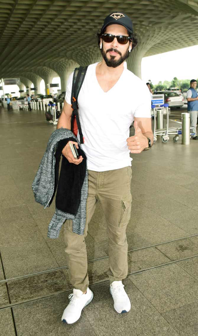 Dino Morea gave paparazzi a thumbs up when papped at the Mumbai airport. The actor is all set to make his digital debut with Mentalhood, which also stars Karisma Kapoor, Sandhya Mridul, Sanjay Suri among others.