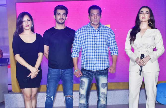 What do you think? Will she be a part of the show as a contestant or the co-host to Salman Khan? When Ameesha asked the Ready actor if he wants to see her in the house, Salman said: 