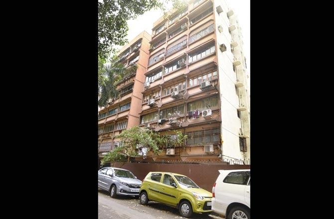 The incident happened at 6:45 pm when Anil Chugani went the house of his childhood friend Prem Hathiramani and sought permission to take the latter's three children – Jai, 6, and twins Shreya and Shanaya, 3. When the children were at his apartment along with the nanny, Chugani allegedly took Shanaya into the bedroom and locked it from inside. Soon, the Hathiramanis got a call saying Shanaya has fallen off the window and had been taken to the hospital