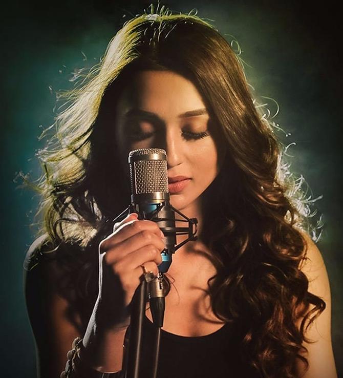 In photo: Mimi Chakraborty stuns in a black sleeveless vest as she shows off her singing skills