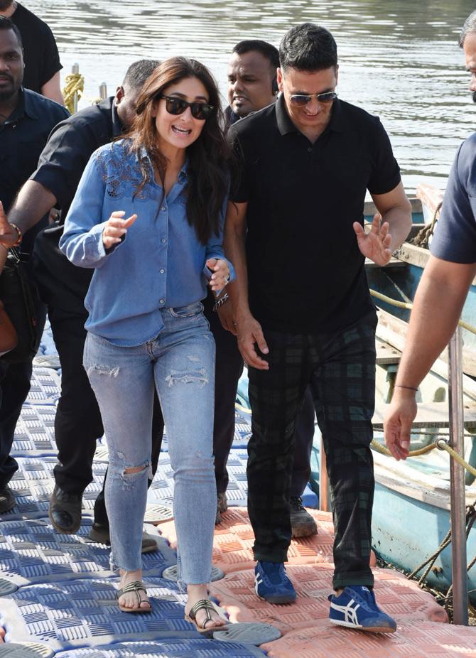 Kareena Kapoor Khan and Akshay Kumar were spotted taking a ferry after the shoot of their film Good Newwz. The duo was captured by the photographers at the port as they were all smiles post film's wrap up.