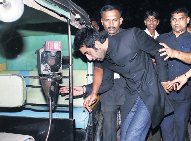 After attending the premiere of Hum Dono at Cinemax Theatre, Ranbir was in a hurry to reach home. His car was parked in the basement and there was too much crowd outside the venue for the actor to wade through to reach the basement.