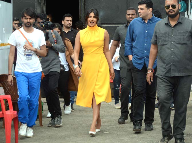 Priyanka Chopra, Farhan Akhtar, Shonali Bose and Sidharth Roy Kapur were spotted on the sets of the dance reality show, Dance Deewane, to promote their upcoming film The Sky Is Pink. All pictures/Satej Shinde and Yogen Shah
In picture: Priyanka Chopra and Sidharth Roy Kapur walking towards the sets of the dance reality show.