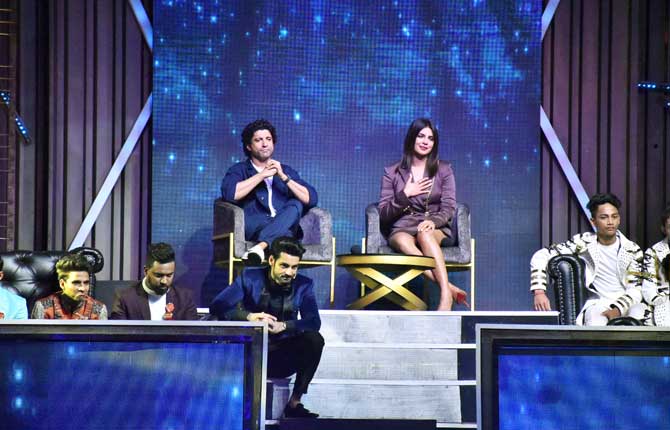 Farhan Akhtar and Priyanka Chopra clicked on the show along with the show's host Karan Wahi.