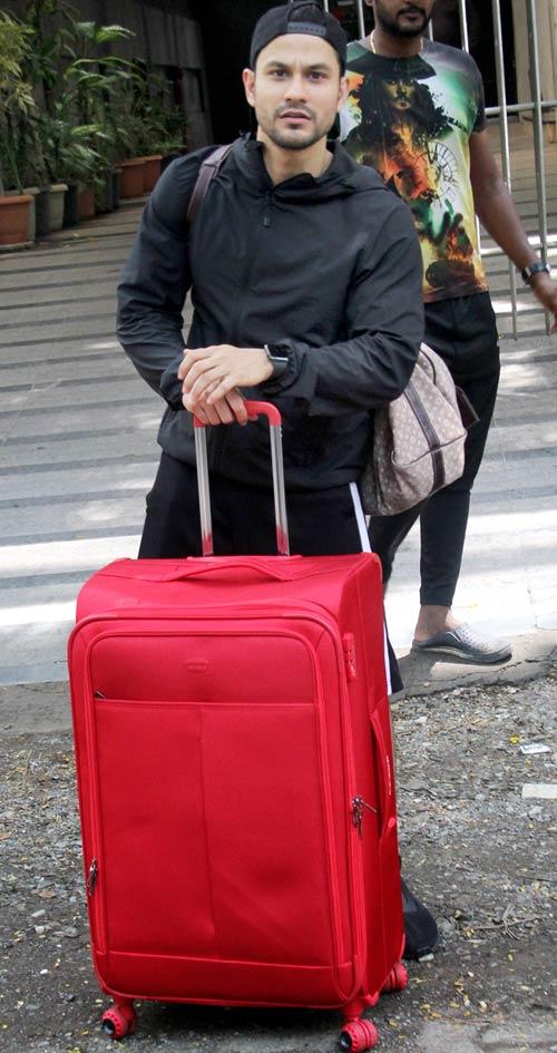Kunal Kemmu, who is promoting his upcoming film Lootcase, was spotted with his red-coloured suitcase. Lootcase is an upcoming Hindi comedy-drama with an ensemble cast. The film revolves around a red-coloured suitcase with cash-filled in it and how everyone is chasing it to get their hands on it.