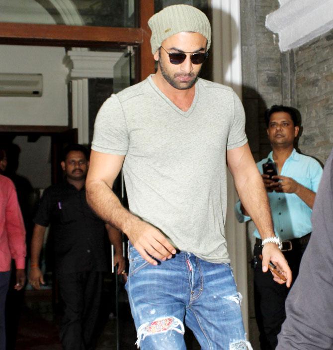 Ranbir Kapoor was also spotted in Bandra, the actor sported a grey v-neck shirt, distressed denim and a beanie. Ranbir turns 37 tomorrow, September 28. The actor will be ringing in his big day tonight. Ladylove Alia Bhatt and bestie Ayan Mukerji have planned a surprise for him. Though there has been news that there will be a big bash as the Kapoors have lots to celebrate, which includes Rishi Kapoor returning home after receiving treatment in New York, Ranbir is not exactly known to be party-hearty. So you never know what the Kapoor lad will do at the spur of the moment.