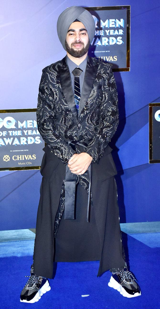 Manjot Singh, who was last seen in Dream Girl, was stylish in a black-grey ensemble. 