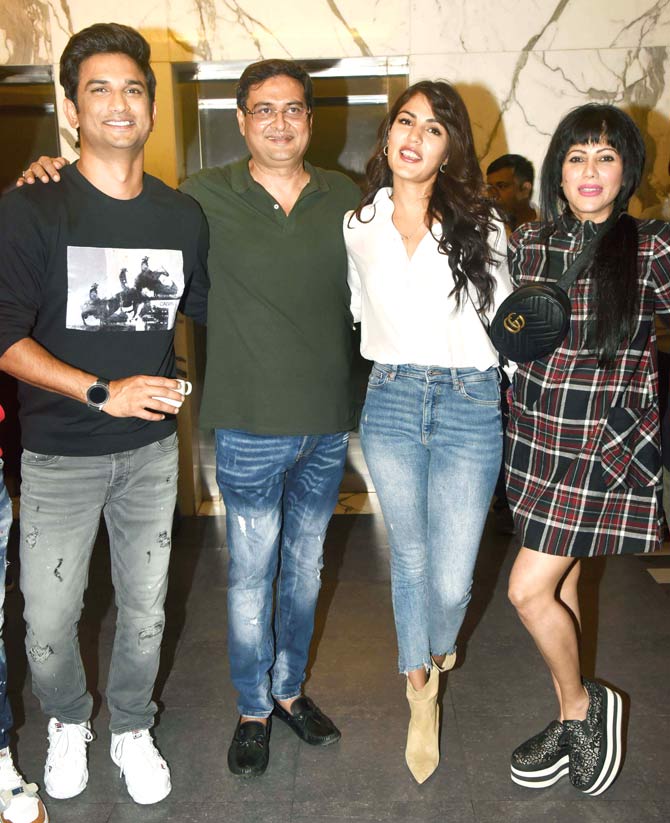 Chhichhore will be previewed in Delhi, Chandigarh, Lucknow, Jaipur, Kolkata, Hyderabad, Indore, Ahmedabad, Patna and Mumbai.
In picture: Sushant Singh Rajput with Rhea Chakraborty and Wardha Nadiadwala posed for the shutterbugs at the screening.