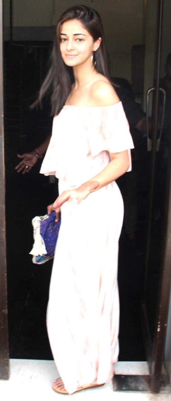 Ananya Panday and her BFF Shanaya Kapoor were also clicked in the same suburb. The girls had stepped out for a lunch date together. For the outing, the Student of the Year 2 actress looked gracious in an off-shoulder top with matching pants.