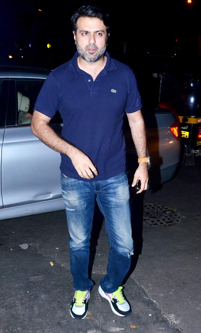 Harman Baweja donned a dark blue t-shirt, denim and white and green sports shoes for the party.