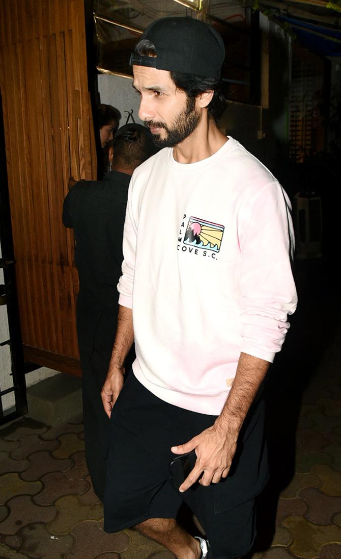 Shahid Kapoor and wife Mira Rajput were clicked while enjoying a romantic dinner at a popular restaurant in Bandra, Mumbai. For the outing, the Kabir Singh star opted for a white t-shirt and black shorts, while Mira donned brown tank top and shorts. All Pictures/Yogen Shah