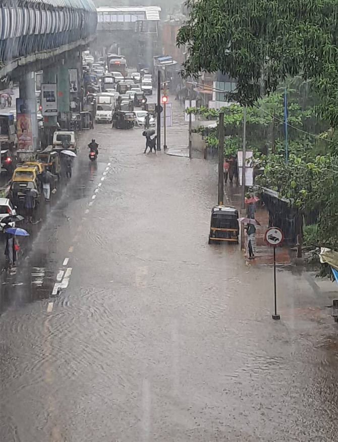 According to the Indian Meteorological Department (IMD) Mumbai, Santacruz received 118 mm rain and Colaba received 122 mm rain in 24 hours till 8.30 am which is heavy rainfall
(Picture courtesy/Satej Shinde)