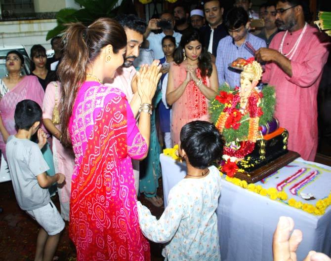 Shilpa Shetty-Kundra and her family bid good bye to Lord Ganesh with a lot of zeal. The Kundra family took to the streets to dance at Ganesh visarjan near their residence in Bandra. Pictures and videos of the family dancing to the Nashik Dhol has surfaced online.