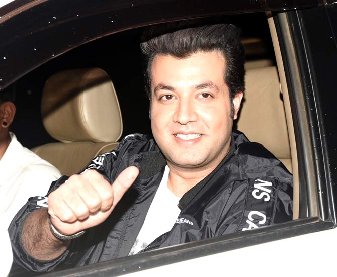 Chhichhore actors Shraddha, Sushant Singh Rajput, Prateik Babbar, Varun Sharma, Tahir Raj Bhasin, Tushar Pandey, Saharsh Shukla, and Naveen Polishetty are surely going to leave you impressed with their acting, dance, and chemistry.
In picture: Varun Sharma, who is also a part of the film gave the paparazzi a thumbs-up as he arrived at the screening.