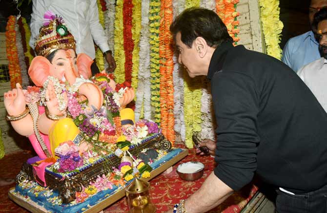 Ekta Kapoor, Sakshi Tanwar and a host of celebrities attended the visarjan ceremony hosted at Jeetendra's residence in Juhu, Mumbai. All pictures/Yogen Shah
In picture: Jeetendra seek the blessings of Lord Ganesha before the visarjan ceremony.