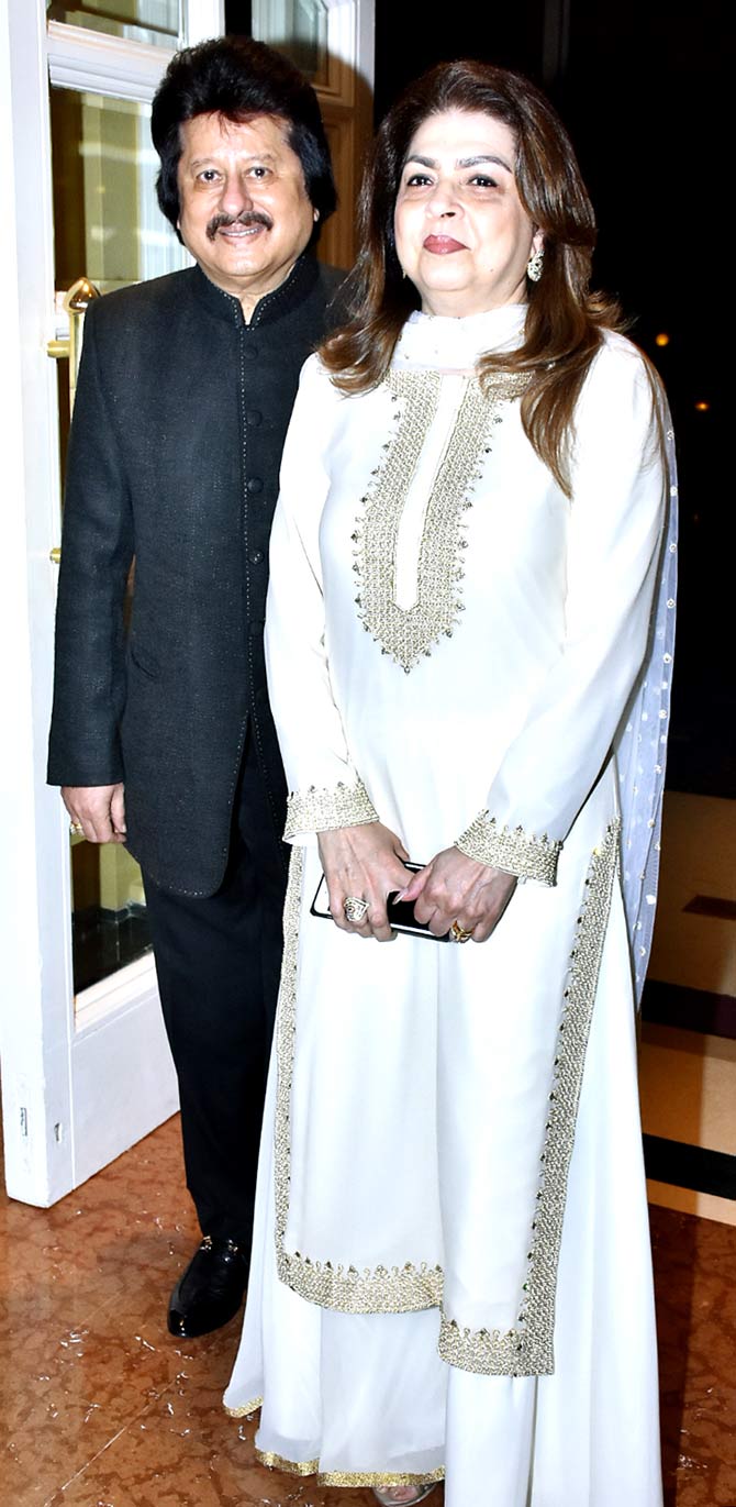 Pankaj Udhas also attended the book launch with wife Farida. 