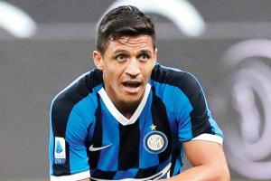 Alexis Sanchez scores, gets red card as Inter Milan maintain lead