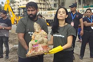Amrita Rao collects broken Ganesha idols