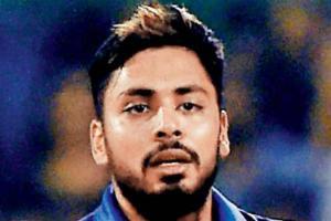 Avesh Khan hits maiden fifty to deny India Green the lead