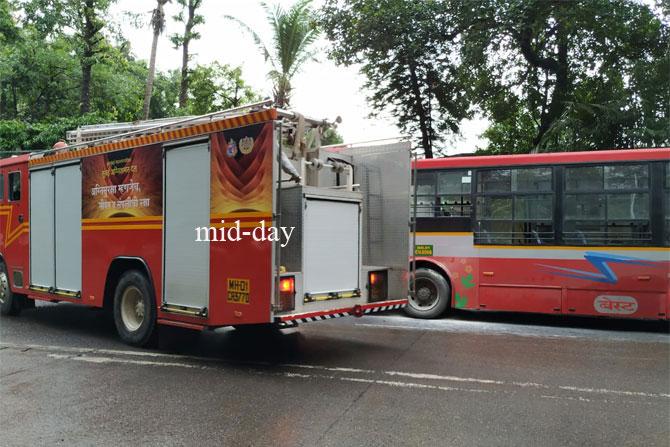 Mumbai: BEST electric bus catches fire in Mulund 