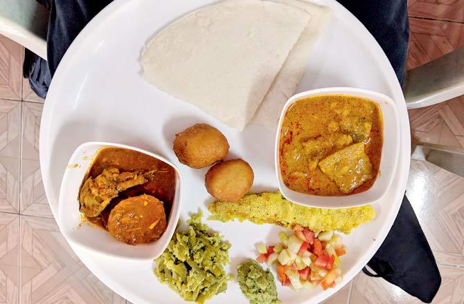 Traditional East Indian meal (vegetarian)
