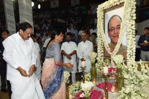 Arun Jaitley prayer meet: Venkaiah Naidu with wife, Amit Shah attend