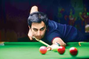 Advani beats Russell to enter World Billiards final