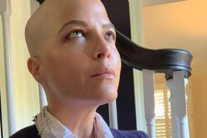 Selma Blair defends her semi-nude picture