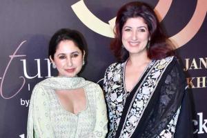 Rinke, Twinkle Khanna, Shweta Bachchan Nanda at starry fashion event