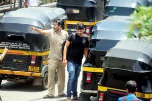 Mumbai: Traffic cops are of no help at Bandra?