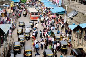 Mumbai: Rogue drivers thrive on chaos at Ghatkopar station