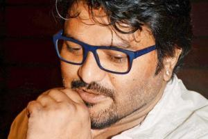 Babul Supriyo ditches car in traffic jam takes an auto to airport