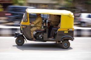 Auto driver imposed with fine for not wearing seat belt in Bihar