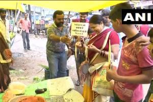 Raipur family distributes free cloth bags to discourage use of plastic