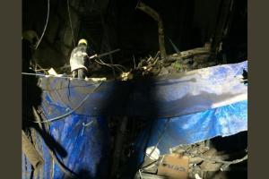 17 rescued after three-story building collapses in south Mumbai