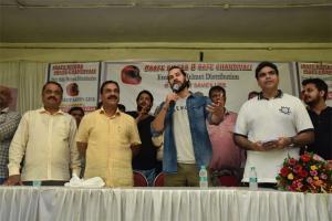 Mumbai: MLA Arif Naseem Khan, Dino Morea urge citizens to wear helmets