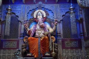 Ganesh idol made of currency notes worth Rs 21 lakh in Maharashtra