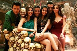 Akshay Kumar shares Housefull 4 teaser; posters to be revealed tomorrow Akshay Kumar shares Housefull 4 teaser; posters to be revealed tomorrow