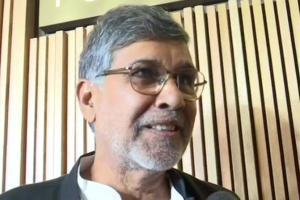 Satyarthi congratulates Payal Jangid for winning Changemaker award