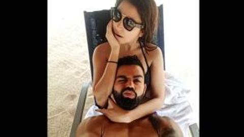 Verat Kohli Sex Videos - Virat-Anushka's photo on the beach is all mushy and romantic!