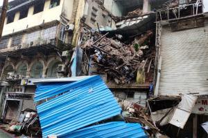 Mumbai: Portion of 4 storey building collapses at Lokmanya Tilak road