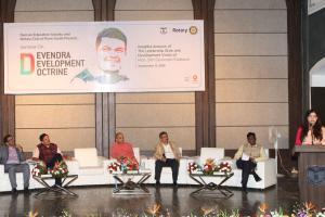 Managements students learn leadership lessons of Maharashtra CM