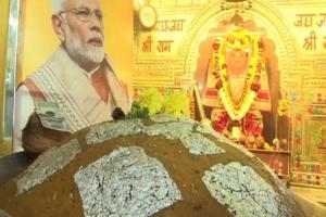 Bhopal: BJP workers offer 69 kg laddoo to Lord Hanuman on PM's birthday
