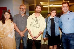 Shahid Kapoor flaunts 'negative reviews' at Chhichhore screening