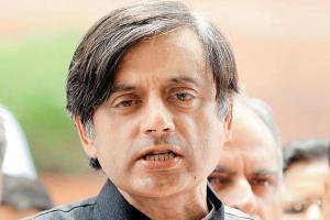 Shashi Tharoor calls Indira Gandhi as 'India Gandhi', twitterati reacts